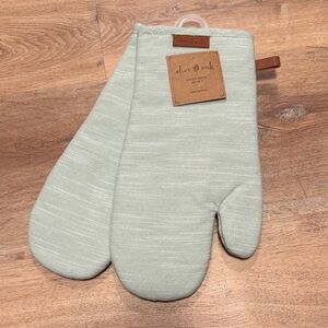 Olive Oak Mint Green Cotton Oven Mitts NWT